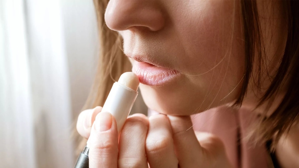 رژ لب مات بهتر است یا براق؟ کدام کاربردی تر است ! مزایا و معایب